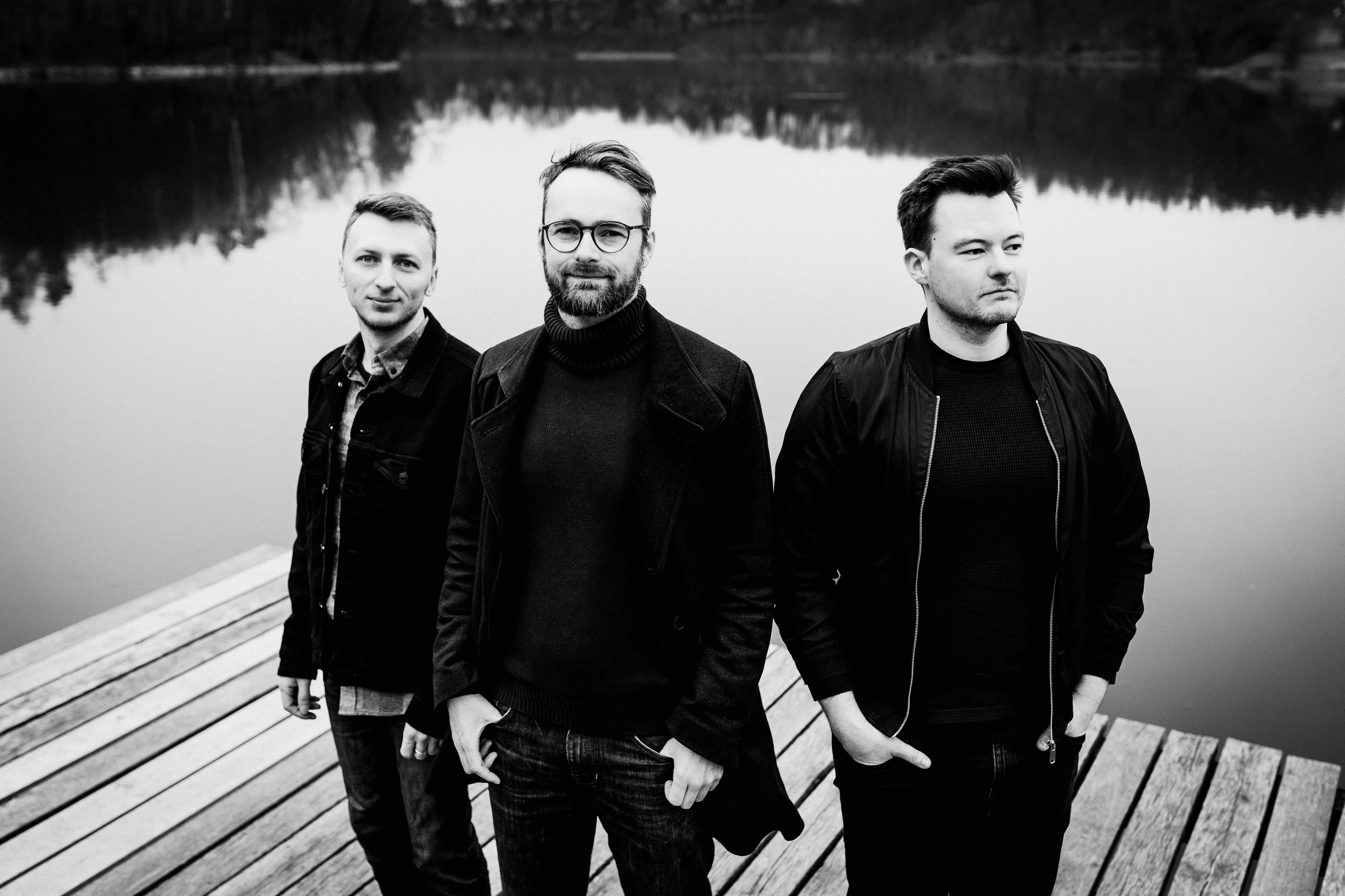 Overfloaters black and white